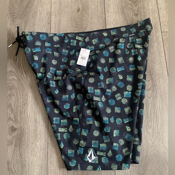 Volcom manic 2 board shorts 20 great for the beach - Picture 2 of 3